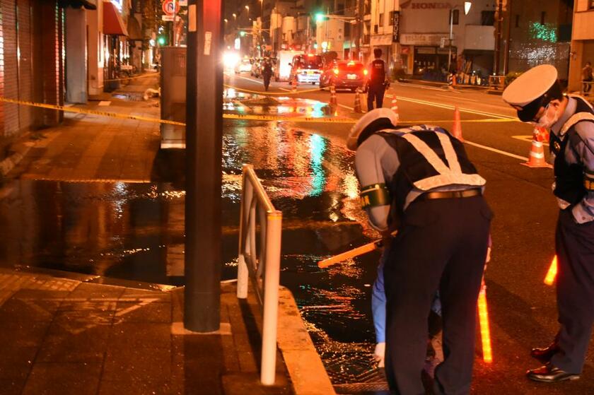 墨田区では道路に水があふれた（ｃ）朝日新聞社