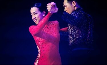 浅田真央の“挑戦”と“原点回帰”　アイスショーを舞台芸術として確立「everlasting33」の魅力〈この世界は1ダフルきょう出演〉