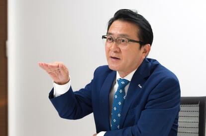 瀬古利彦（せこ・としひこ）１９５６年生まれ。三重県出身。日本長距離界、マラソンブームを牽引してきた第一人者。高校時代から本格的に陸上を始め、早稲田大学へ進学後、故中村清監督のもと、ランナーとしての才能が開花。現役時代は国内外のマラソンで戦績１５戦１０勝。現役引退後は指導者として後進の育成に注力。現在は、日本陸連マラソン強化戦略プロジェクトリーダーとして日本代表の強化を担当、また横浜ＤｅＮＡランニングクラブのエグゼクティブアドバイザーとしてチームを見守る。（撮影／写真部・掛祥葉子）