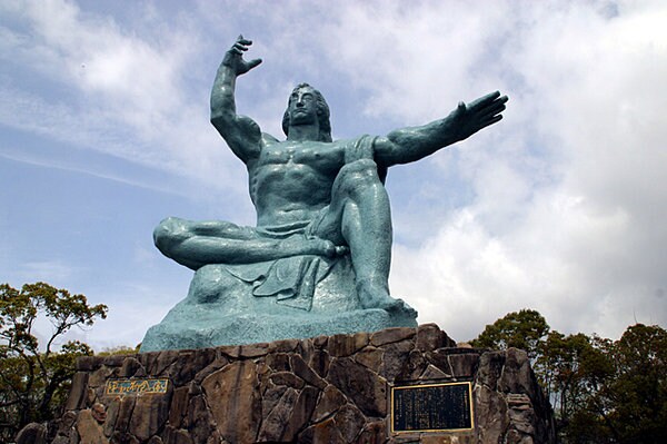 長崎平和公園　平和祈念像