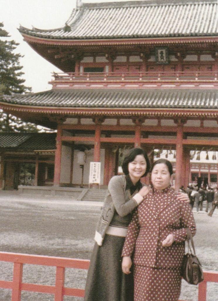 日本デビュー前年の1973年に最愛の母も来日し、一緒に京都を旅した