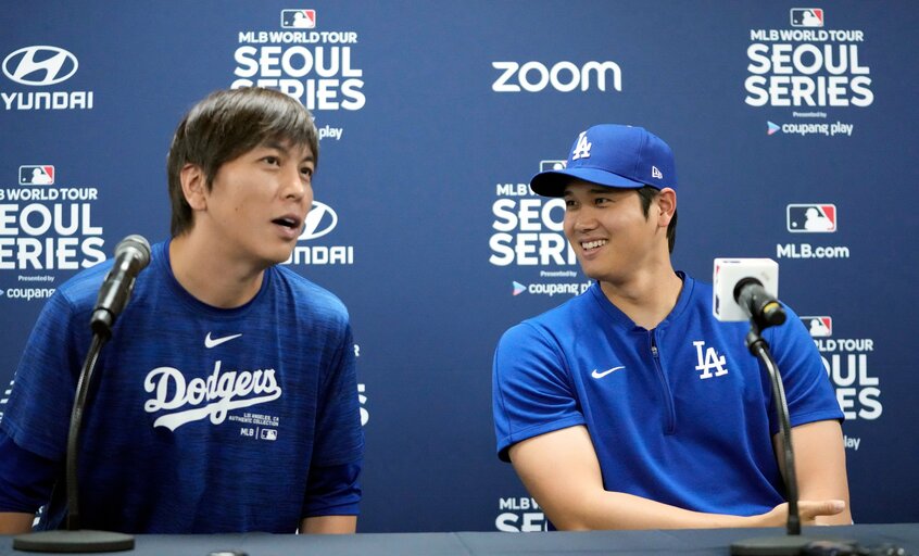 水原容疑者は大谷選手の専属通訳として公私共にサポートしてきたが、裏では大谷選手の口座から不正送金を繰り返していた＝2024年3月撮影