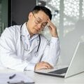 24時間「フル回転」でほぼ寝られず…医師に「働き方改革」 大阪のある病院が「深夜の救急」を制限した理由
