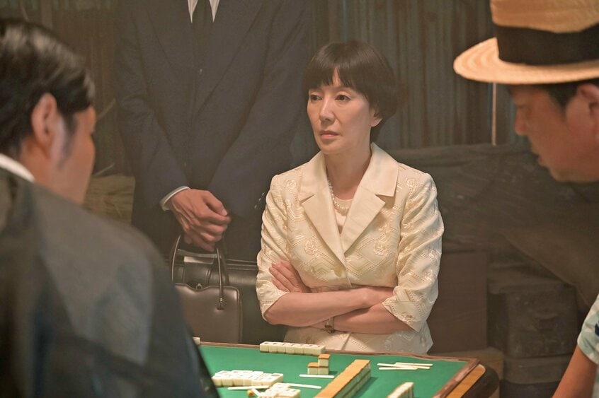 新たなキャスト、薪鉄子(戸田恵子)の登場シーン。俳優の戸田恵子はアニメ「アンパンマン」の主人公の声優としても有名だ ©NHK