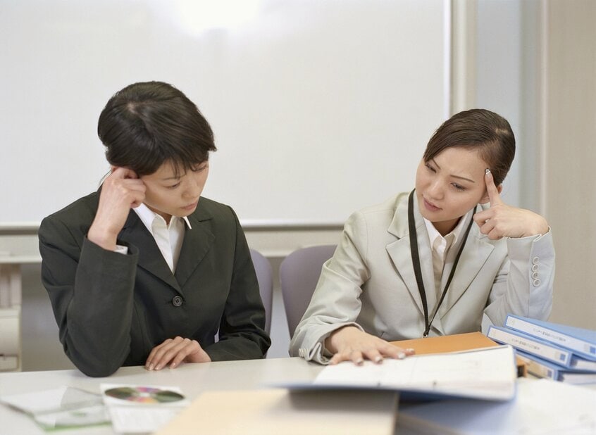 「信頼のらせん関係」を形成するのは難しく、職場のコミュニケーションがギャップはなかなか埋まらない(写真:Getty Images)