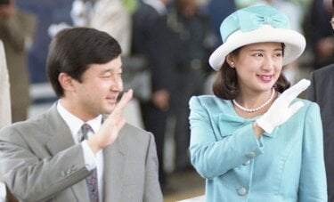 天皇陛下64歳に　雅子さまと「おそろい」だった「恋の歌」と琵琶湖の思い出
