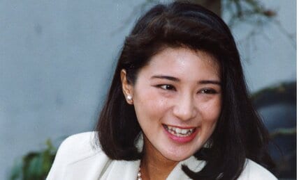 ご結婚から32年　雅子さまヘアカット秘話 「ソバージュはいかが？」のお勧めも…赤いコートの写真は「リテイクの成果」