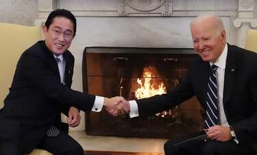 岸田首相は“指差し”バイデン大統領の「ポチ」？　やられっ放しで浮き彫りになった課題