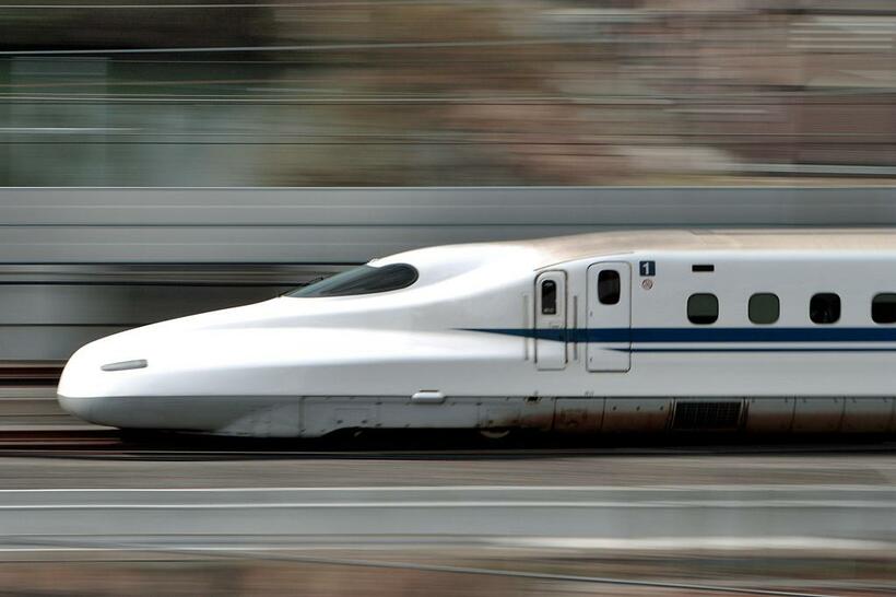 最高速度は「はやぶさ」に負けるが表定速度が日本一速い「のぞみ」（写真／フォトライブラリー）