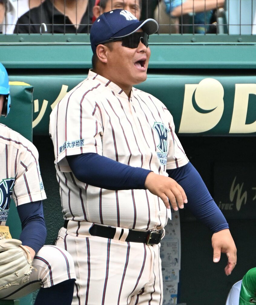 東大阪大柏原の土井健大監督、ほろ苦い甲子園初陣となってしまった（写真提供・日刊スポーツ）
