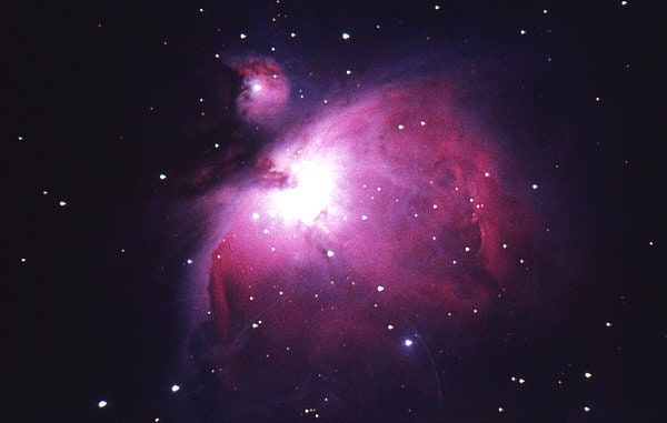 神秘的なオリオン座M42星雲。双眼鏡があれば見えるかも！？
