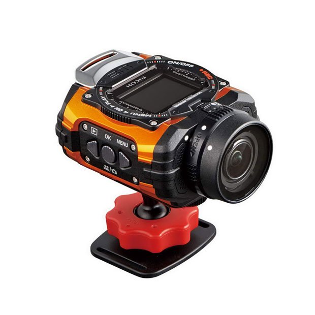 ヘルメットやスキーの板など、いろいろなところにカメラを着けられるようにする「WG粘着マウント」が付属