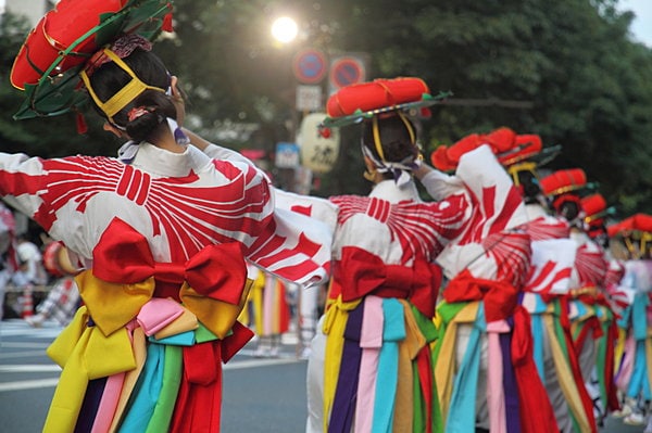 太鼓と笛の音に合わせたエネルギッシュな盛岡さんさ踊りは圧巻！「東北六魂祭」を盛り上げます