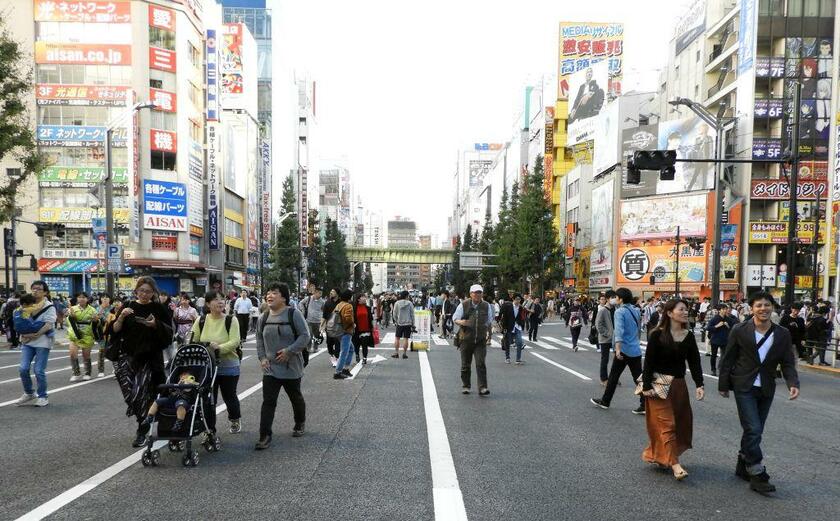 クールジャパンの発信地となり多くの若者や外国人が訪れる東京・秋葉原