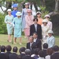 【写真特集】まさに荘厳な美しさ! 新緑に映える薔薇とレースの園遊会 帽子の下で揺れるピアスが魅力的な女性皇族は?