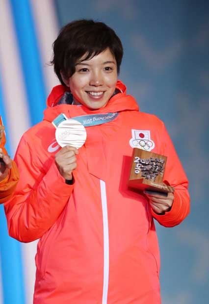 銀メダルを獲得した小平奈緒　(ｃ)朝日新聞社