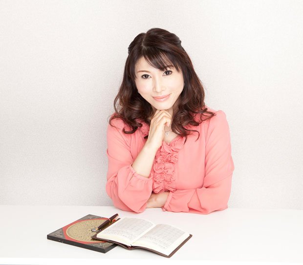 紫月香帆（しづき・かほ）／開運セラピスト。豊富な知識による占術が、的中力が高いと大評判に。四柱推命と風水をベースにした「宿命カラー風水」を確立。『金運UPの風水術』ほか著書多数