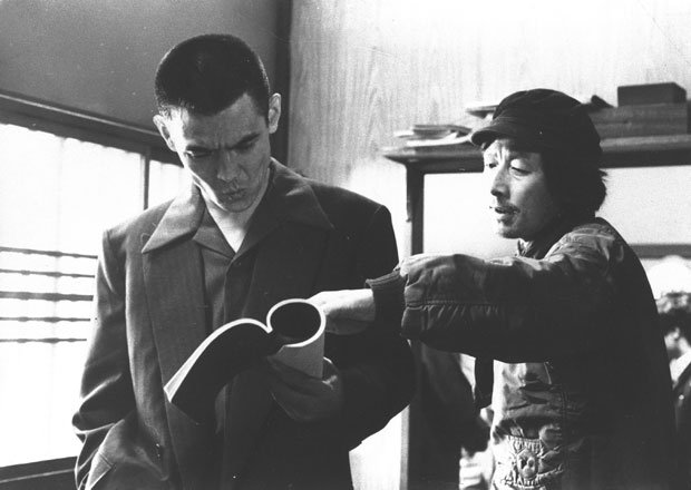 「仁義なき戦い　頂上作戦」の撮影時に深作欣二監督と（１９７３年）　（ｃ）朝日新聞社　＠＠写禁