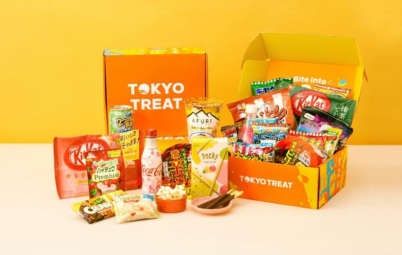 毎月届けるボックスはこんな感じ。お菓子や商品の選定、ボックスに付けるマガジンのチェックも近本さんの仕事だ