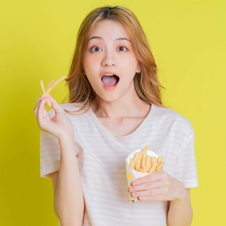 CMで好印象のタレントが食べていると「おいしそう!」に見える理由を行動経済学で解説