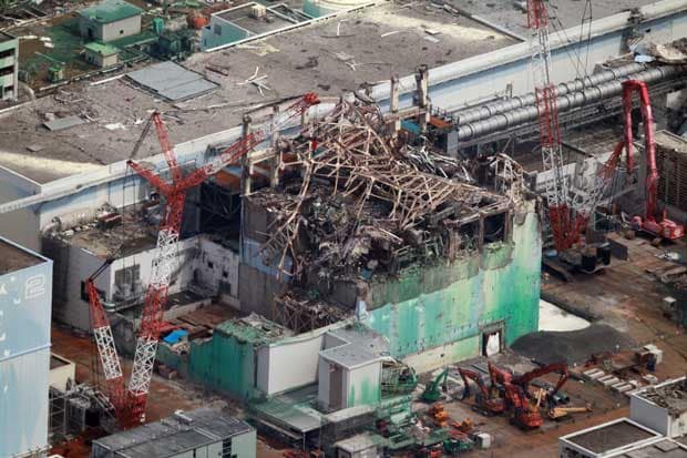 津波と地震で被災した福島第一原発３号機。２０１１年３月１４日の爆発で高線量のがれきが飛び散った　（ｃ）朝日新聞社