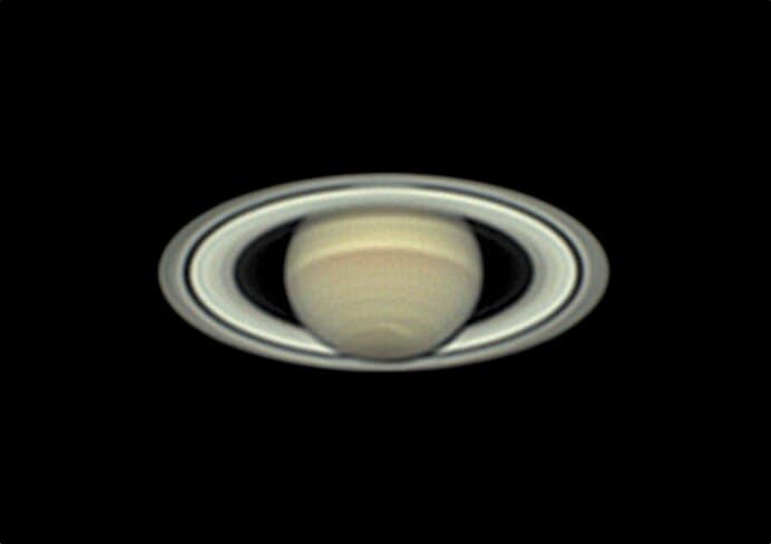 望遠鏡で捉えられた土星の環。中世の頃から付属天体の存在は知られていました
