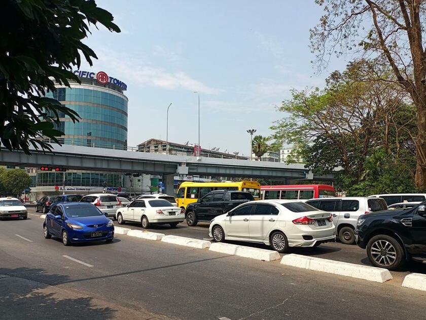 ヤンゴンの中心、レーダン交差点。車は増えてきたが……（提供）