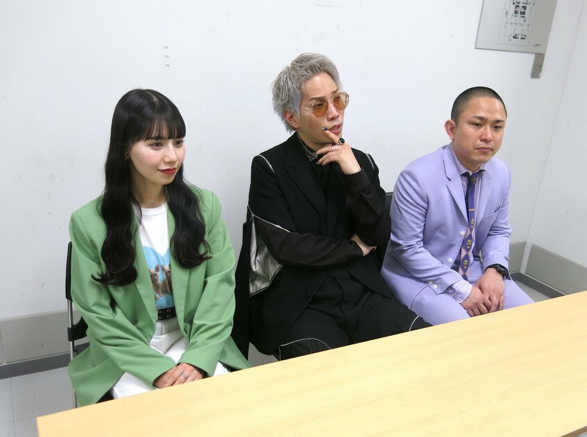 お笑いトリオ「リンダカラー∞」(撮影/中西正男)