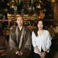 お寺の縁側で地域や海外の人々が雑談をするような場に 英語教育に関わる妻と互いの挑戦を応援
