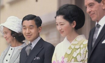上皇さま90歳 まるで女優のように美しい美智子さまが「世紀の結婚」からいつも傍らに