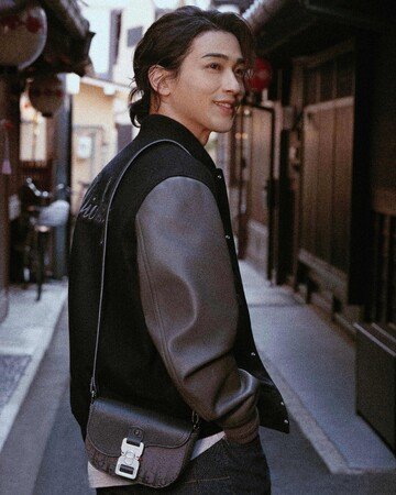 写真・図版(1枚目)| 【DIOR】俳優 横浜流星を迎えた「ラッキー ウォレット」キャンペーン動画が公開