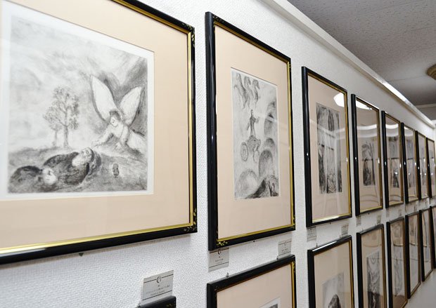 美術館内には、シャガールの作品がずらりと並ぶ。約２５年かけて制作したという銅版画シリーズ「聖書（バイブル）」は貴重