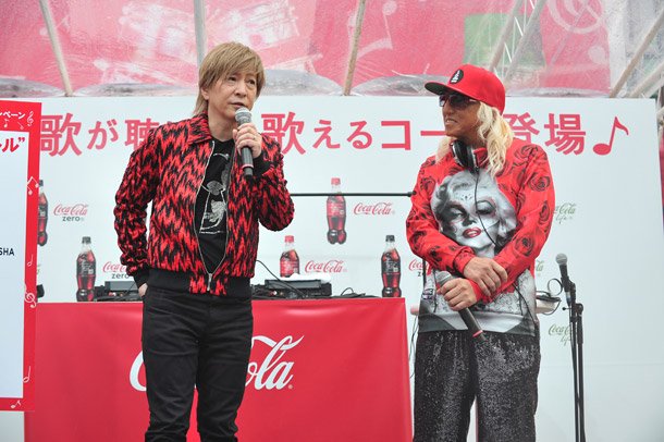 小室哲哉/DJ KOOら『コカ・コーラ』野外イベント登場「DEPARTURES」「寒い夜だから・・・」起用に歓喜
