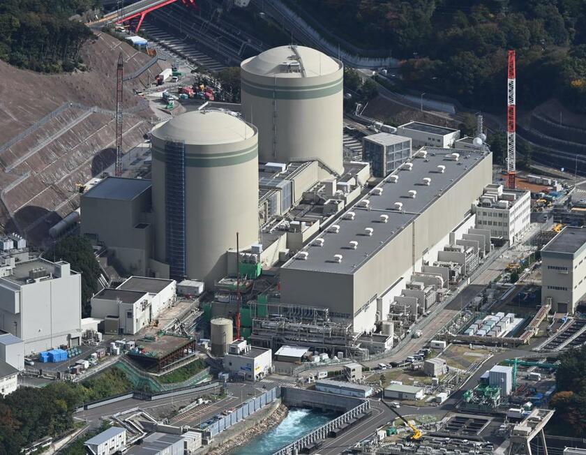 関西電力は運転開始から40年を超える高浜原発１、２号機の再稼働を目指す。昨年11月、地元の福井県高浜町議会は同意を表明した　（ｃ）朝日新聞社