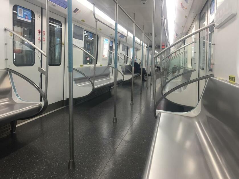 5月の武漢。地下鉄の車両にはほとんど客がいない（筆者撮影）