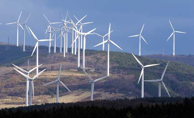 青森県東通村にある風力発電。青森県は風力発電設備容量が全国一　（ｃ）朝日新聞社