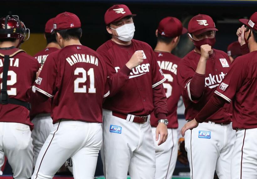楽天の石井一久監督は今季就任。兼任するGMは2018年9月から務めている。現役時代は左腕投手として活躍し、日米通算182勝を挙げた　（ｃ）朝日新聞社