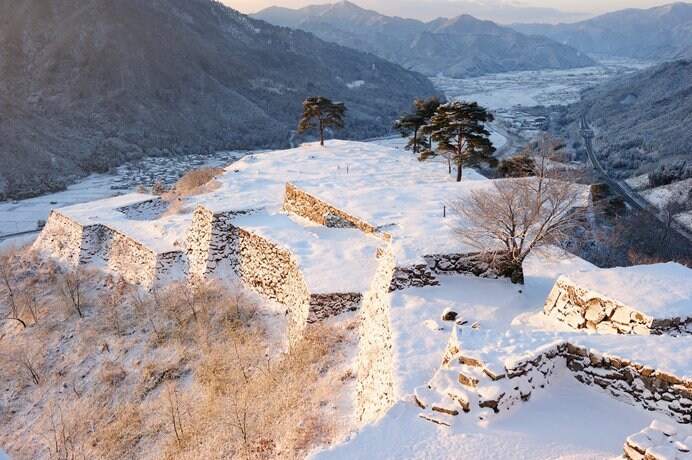 冬景色も魅力的な山城遺跡の竹田城跡
