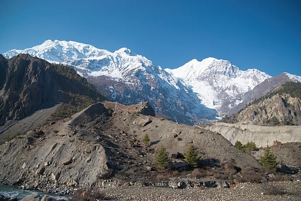 ヒマラヤ山脈を臨む、地球上で最も広大な高原・チベット
