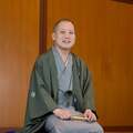 バックにスポンサー様が…春風亭一之輔が語る「くたびれるひと休み」