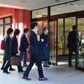 〈あのときの話題を「再生」〉「○○君、口、口」その病院で繰り広げられていた虐待シーンは押収スマホに収められていた