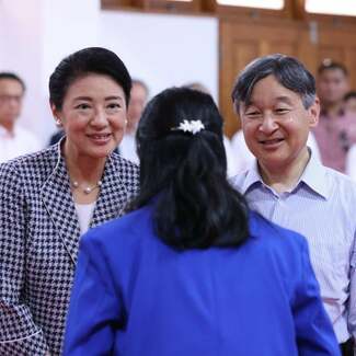 〈雅子さま60歳を迎えて〉天皇陛下のダジャレに雅子さまも大笑いのインドネシア訪問 東宮時代から「だよね」と自然体