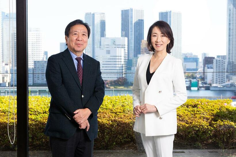 テレビ、新聞、ネットと幅広く活躍する２人が、SNSの出現で大手メディアの役割が変わったと指摘／11月10日、朝日新聞東京本社（撮影／写真部・小黒冴夏）