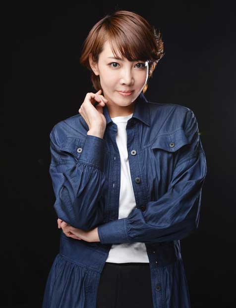 柚希礼音（ゆずき・れおん）／６月１１日生まれ。大阪府出身。１９９９年宝塚歌劇団に入団。２００９年星組トップスターに。松尾芸能賞新人賞、文化庁芸術祭賞演劇部門新人賞、菊田一夫演劇賞など受賞多数。１５年宝塚歌劇団を退団後は、ミュージカルを中心に活躍（撮影／門間新弥、ヘアメイク／ＣＨＩＨＡＲＵ）