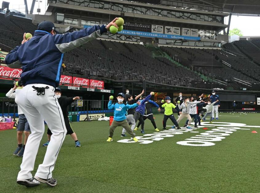西武ライオンズのアカデミーによる野球教室