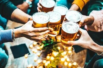 6つ目、毎回やっちゃってるわ…忘年会・飲み会で絶対NGな7つの行動