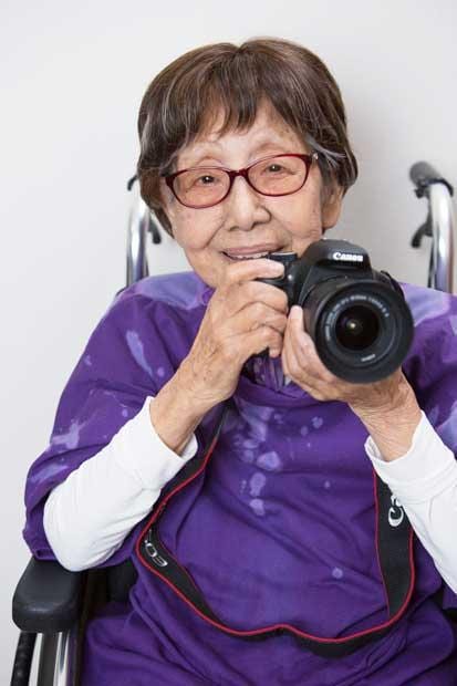 笹本恒子（ささもと・つねこ）さん／フォトジャーナリスト。１９１４年生まれ。日本写真家協会名誉会員。４０年に財団法人写真協会に入社し、日本初の女性報道写真家に。２０１４年、ベストドレッサー賞特別賞を受賞（撮影／片山菜緒子）