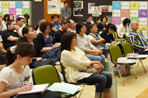 会場には医師、ヘルパーなど介護職の人もたくさん駆けつけた（撮影／工藤隆太郎）