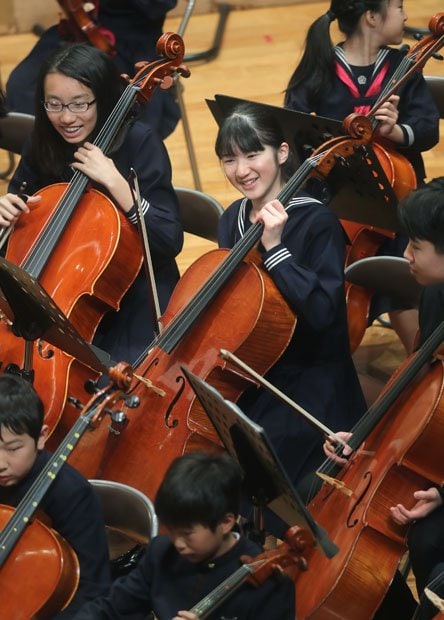 ４月１６日、「オール学習院大合同演奏会」に出演し、チェロを弾いた愛子さま　（ｃ）朝日新聞社