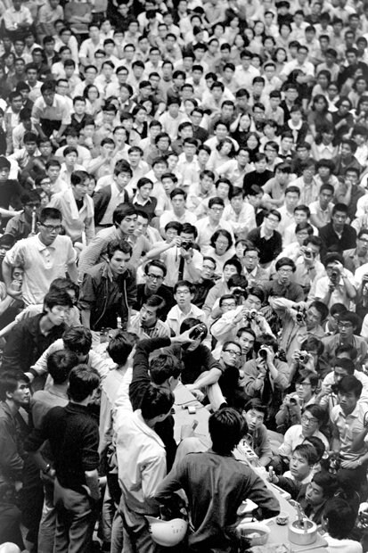 日大学生の集会。「日大闘争」は全国の学生運動の中でも先鋭的だった＝１９６８年（ｃ）朝日新聞社